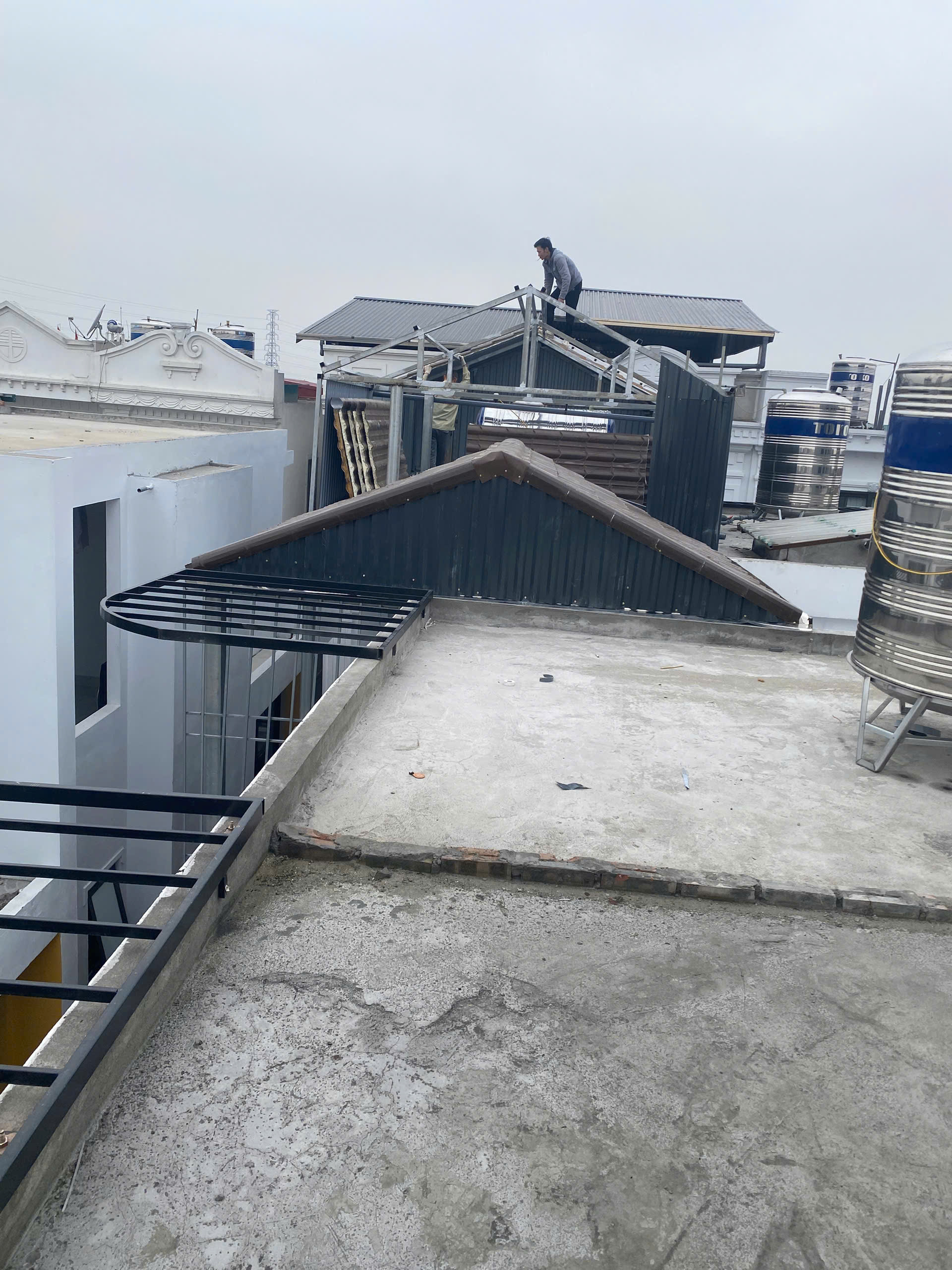 nhân công lợp mái tôn