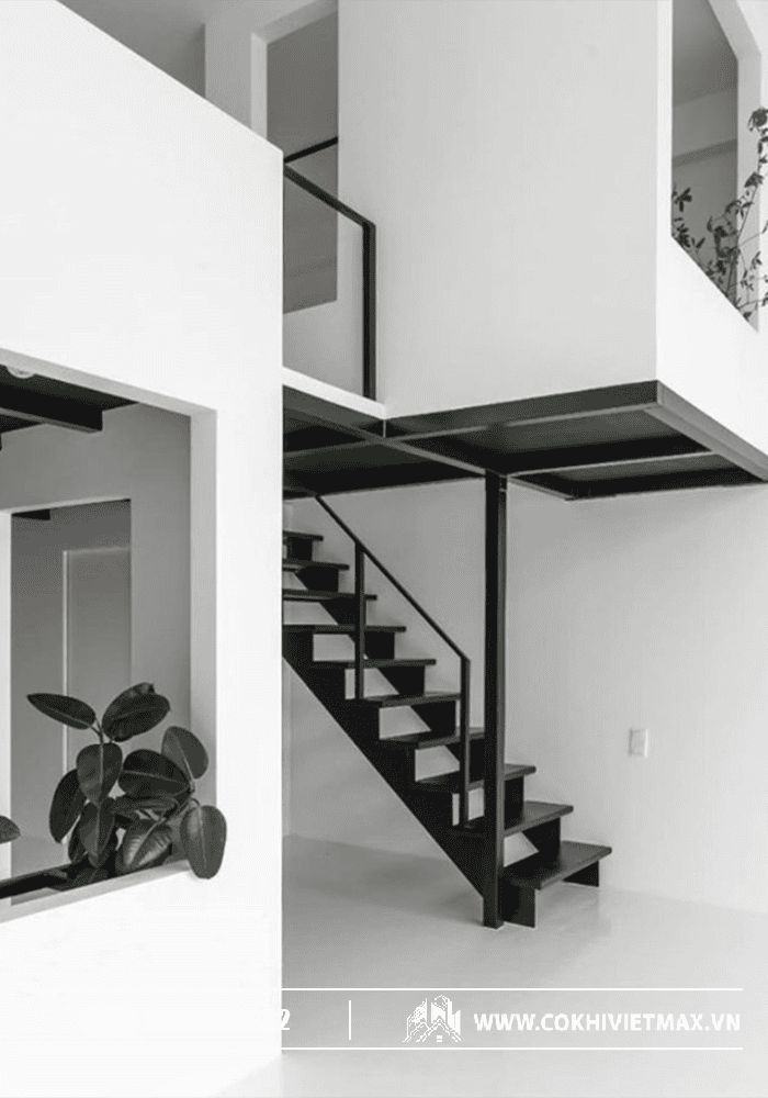 cầu thang sắt nhỏ gọn