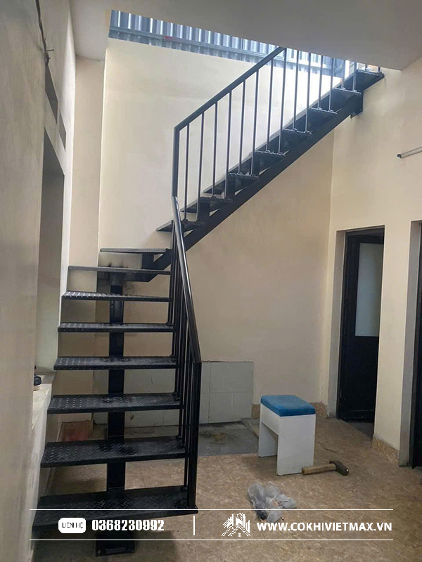 Cầu Thang Sắt Chữ L