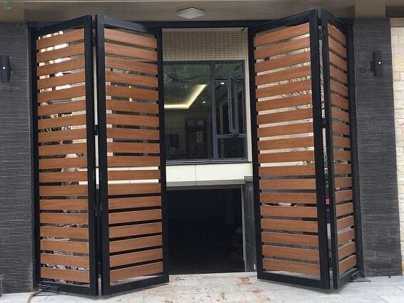 Mẫu Cổng Sắt 4 Cánh giả gỗ 