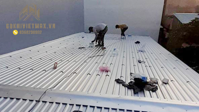 Nhân công làm mái tôn