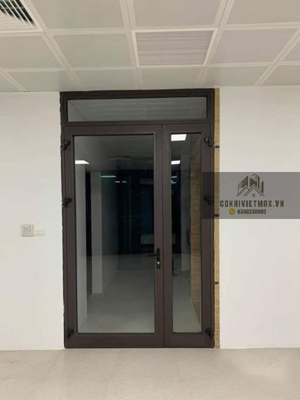 làm cửa nhôm kính nhà phố đẹp