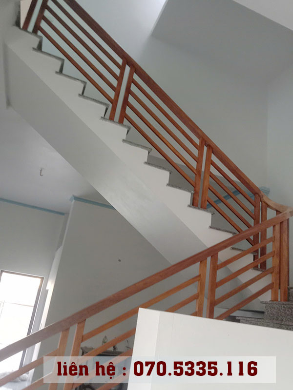 Làm lan can cầu thang gỗ tại Ninh Bình đẹp