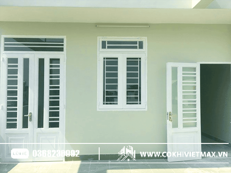 Mẫu cửa sắt pano kính